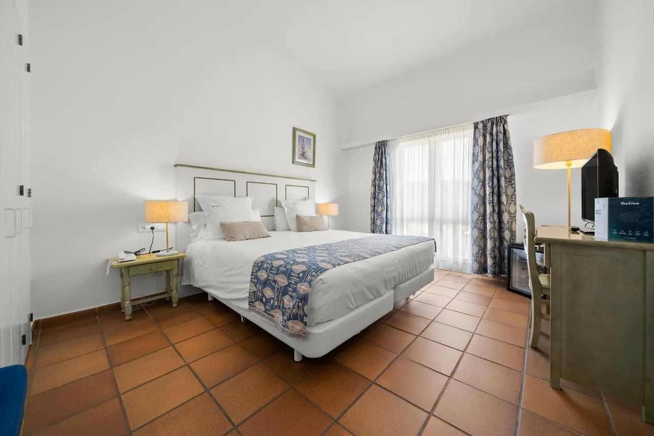 Hotel Calina Кадакес 3*,