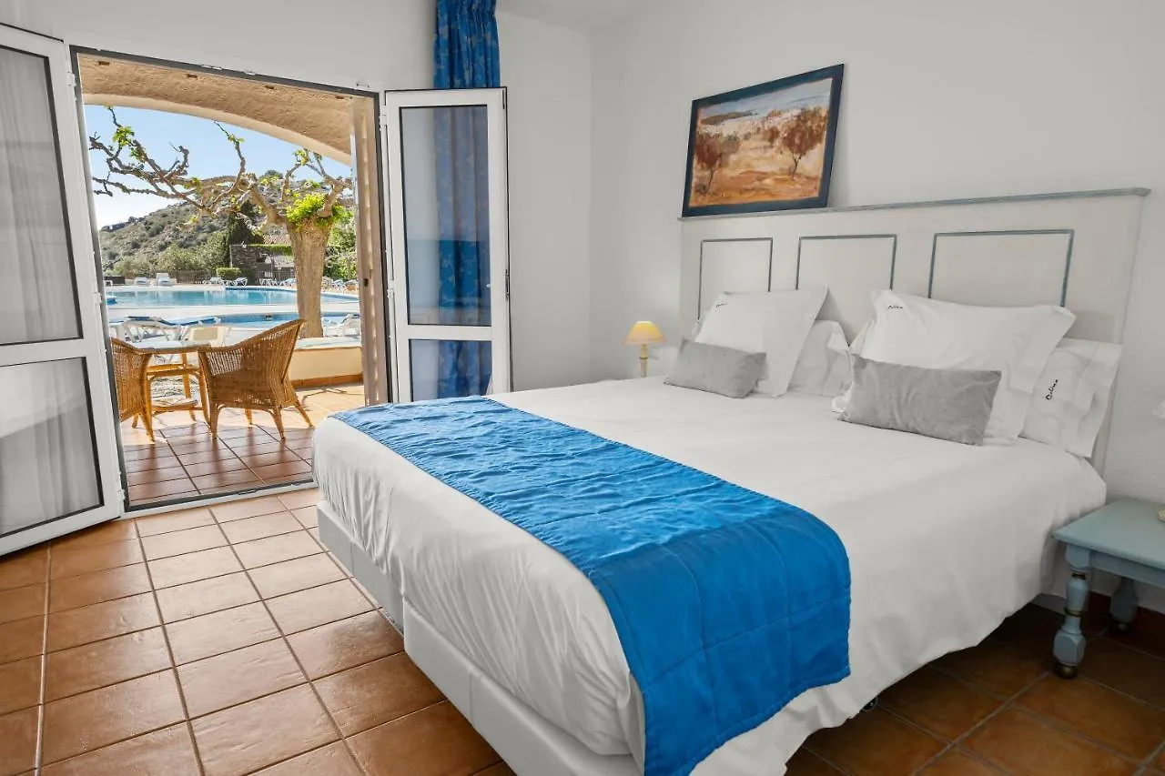 Hotel Calina Кадакес